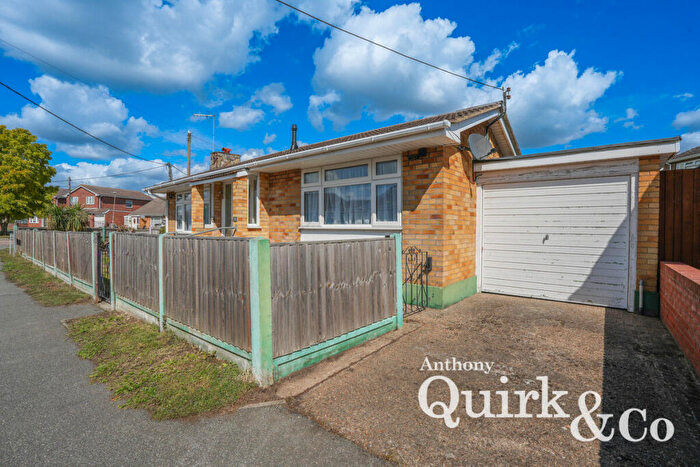 1 Bedroom Detached Bungalow For Sale In Crescent Road, Canvey Island, SS8
