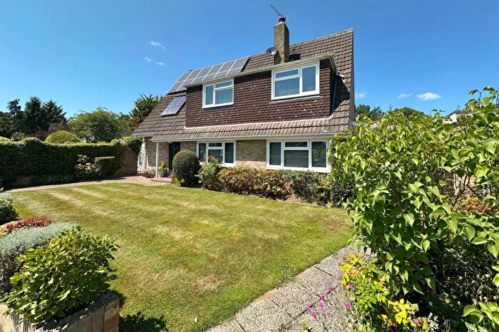 6 Bedroom Detached House For Sale In Knottocks Drive, Beaconsfield, HP9