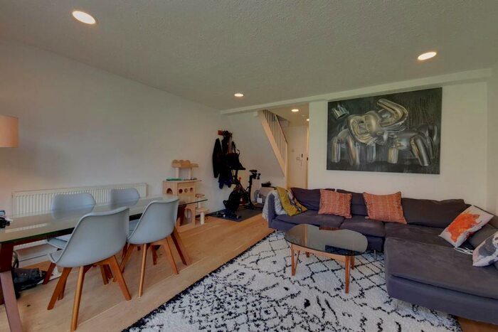 3 Bedroom Maisonette To Rent In Llewellyn Street, Bermondsey, London, SE16