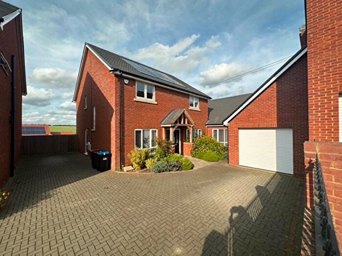 5 Bedroom Detached House To Rent In Swallow Close, Yardley Road, MK46