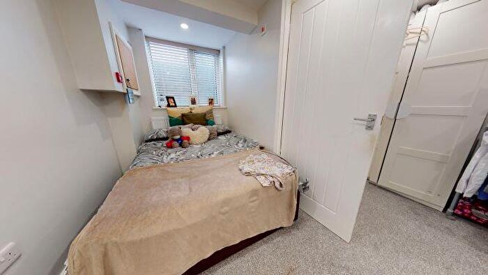 1 Bedroom Flat To Rent In Hartley Avenue, Woodhouse, Leeds, LS6