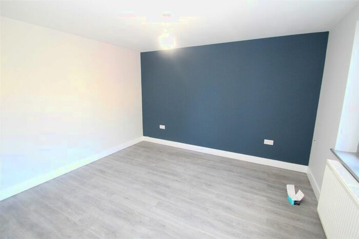 1 Bedroom Flat To Rent In High Street, Hemel Hempstead, HP1