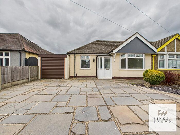 3 Bedroom Semi-Detached Bungalow For Sale In Tennyson Avenue, Grays, Essex, RM17