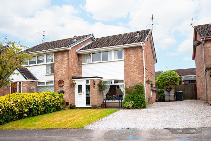 3 Bedroom Semi-Detached House For Sale In Cornwall Drive, Grassmoor, Chesterfield, S42