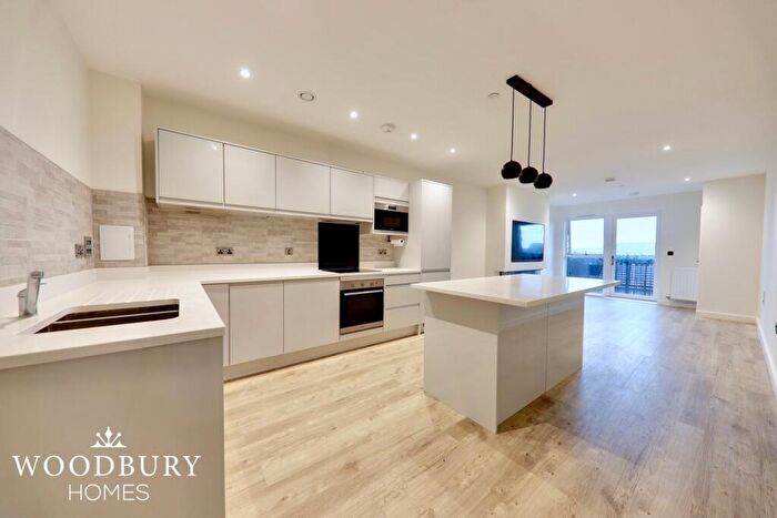 3 Bedroom Apartment To Rent In Luctons Close, Loughton, IG10