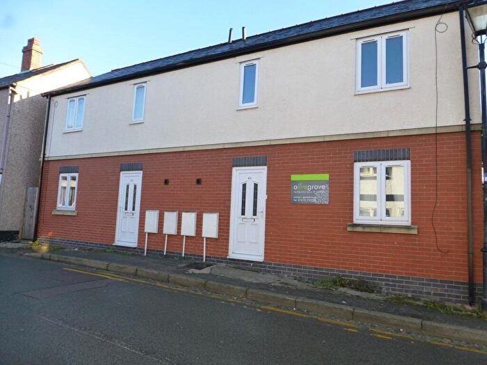 2 Bedroom Semi-Detached House To Rent In High Street, Rhos, LL14