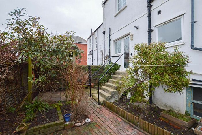 2 Bedroom Flat To Rent In New Upperton Road, BN21
