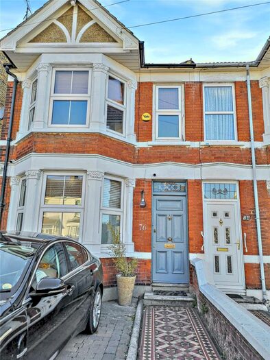 6 Bedroom Semi-Detached House To Rent In Napier Road, Gillingham, Kent, ME7