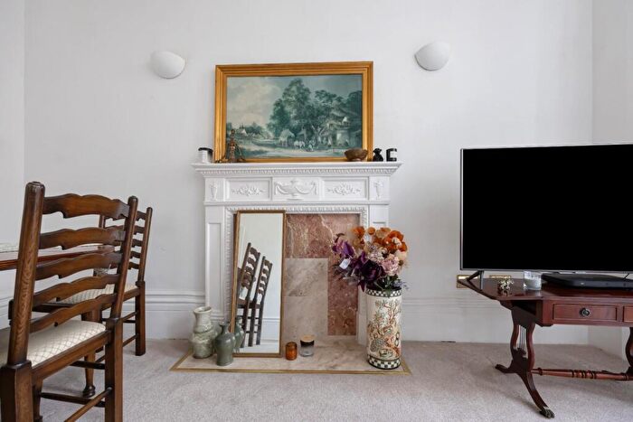 1 Bedroom Apartment For Sale In St. Aubyns, Hove, BN3