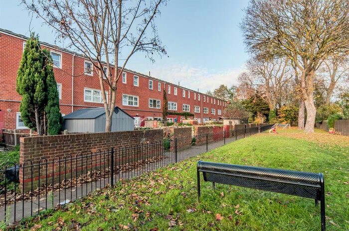 4 Bedroom Terraced House To Rent In Approach Close, London, N16