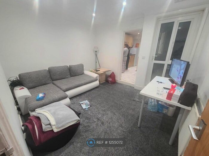 5 Bedroom Terraced House To Rent In Brighton Road, Reading RG6