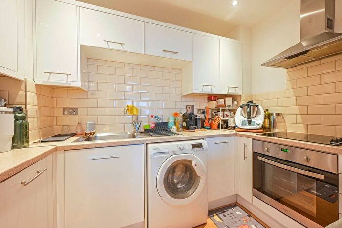 1 Bedroom Flat To Rent In Commercial Road, Aldgate, London, E1