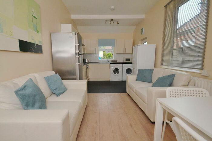 5 Bedroom Terraced House To Rent In Mabfield Road, Fallowfield, Manchester, M14