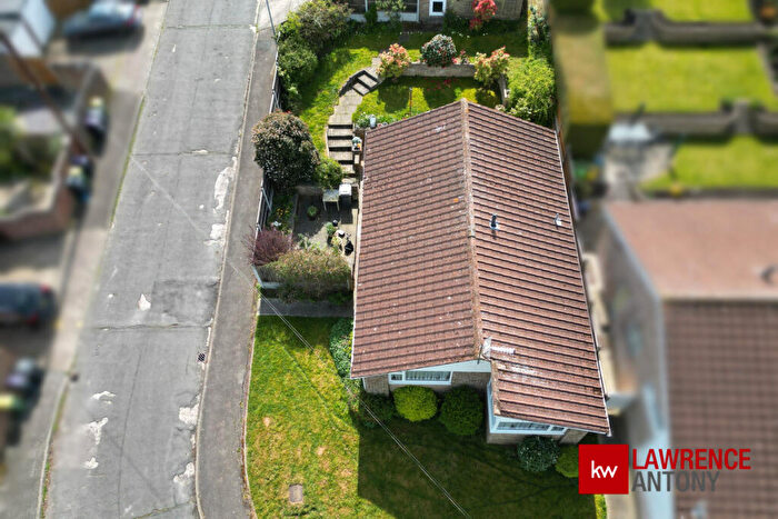 2 Bedroom Detached Bungalow For Sale In Drakes Way, Rayleigh, SS6