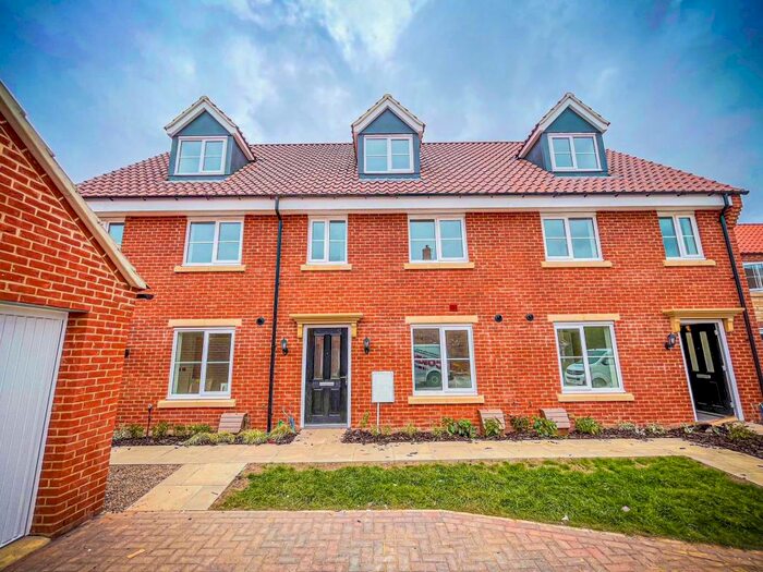 3 Bedroom Town House To Rent In Berrigan Way, Branston, Lincoln, LN4
