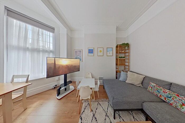 3 Bedroom Apartment To Rent In Hillfield Park, N10