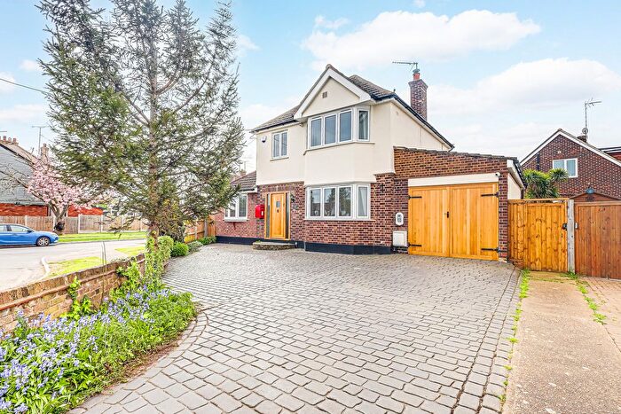 3 Bedroom Detached House For Sale In London Road, Rayleigh, SS6