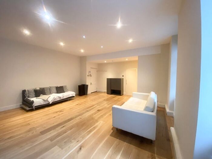2 Bedroom Flat To Rent In Devonshire Place, London, W1G