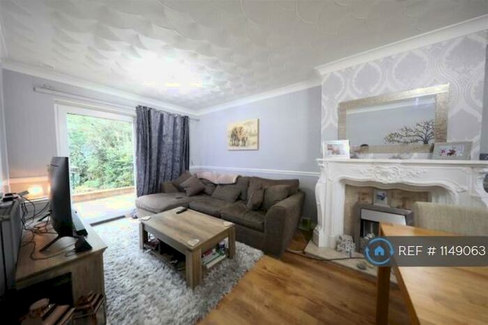 3 Bedroom Terraced House To Rent In Kerdane, Hull, HU6