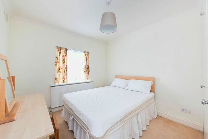 2 Bedroom Flat To Rent In Walberswick Street, Vauxhall, London, SW8