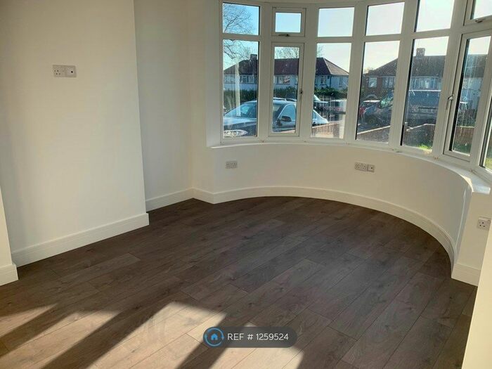 1 Bedroom Flat To Rent In Cumberland Avenue, Slough SL2