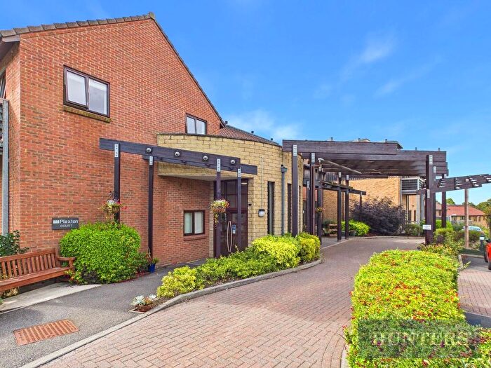 2 Bedroom Flat For Sale In Plaxton Court, Scarborough, YO12