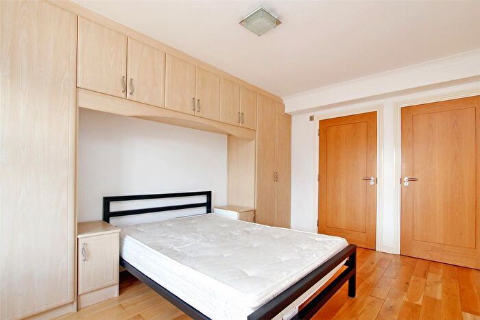 2 Bedroom Flat To Rent In Copperfield Road, Mile End, London, E3