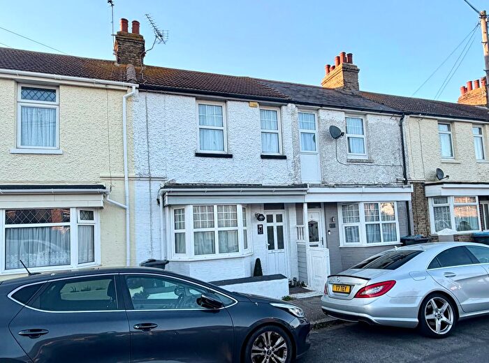 3 Bedroom Property To Rent In Victoria Avenue, Broadstairs, CT10
