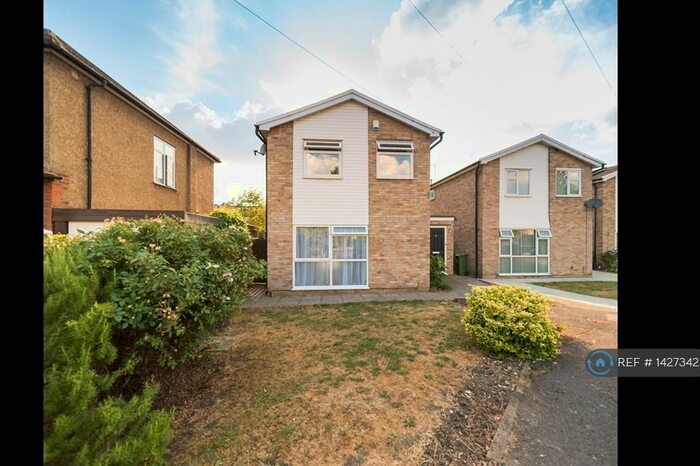 4 Bedroom Detached House To Rent In Haymer Gardens, Worcester Park, KT4