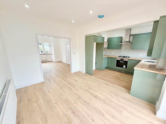 3 Bedroom Terraced House For Sale In Perth Avenue, Kingsbury, London, NW9