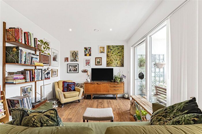 2 Bedroom Flat To Rent In Atkins Square, Dalston Lane, Hackney, London, E8