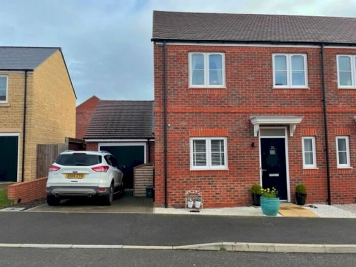 3 Bedroom Semi-Detached House To Rent In Shergold Road, Bampton, Oxon, OX18