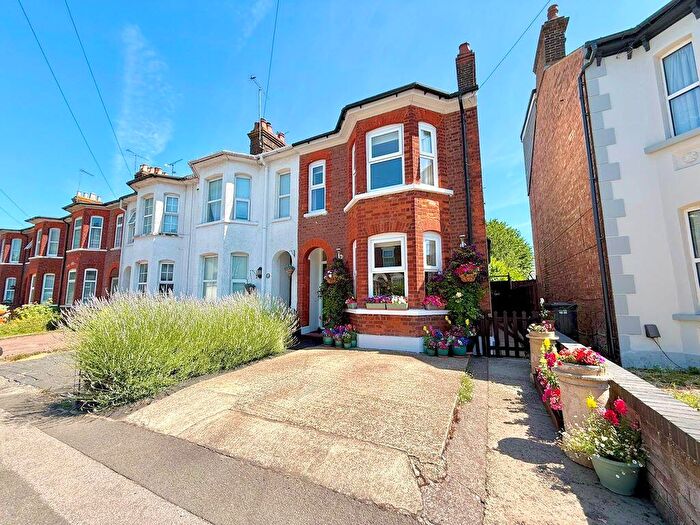 4 Bedroom End Of Terrace House For Sale In Kirby Road, Dunstable, LU6