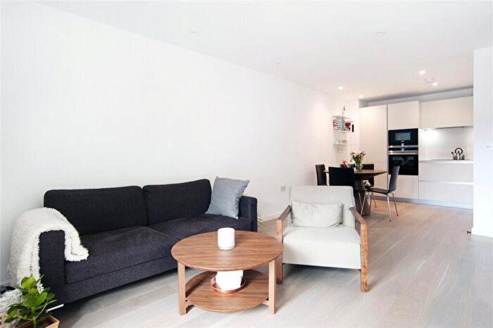 2 Bedroom Apartment To Rent In New North Road, London, N1