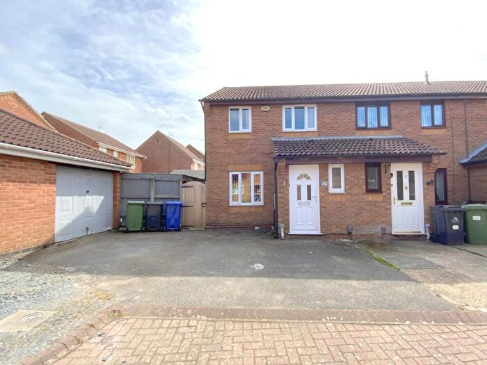 3 Bedroom End Of Terrace House For Sale In Deene Close, Grimsby, DN34
