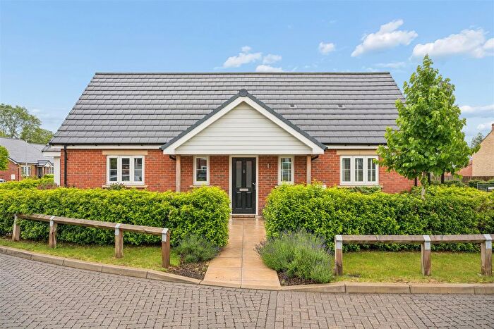 2 Bedroom Detached Bungalow For Sale In Teedon Lane, Olney, MK46