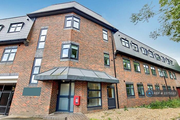 1 Bedroom Flat To Rent In Parkgate House, New Malden, KT3