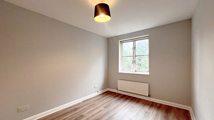 1 Bedroom Flat For Sale In Kingswood Drive, Sutton, SM2