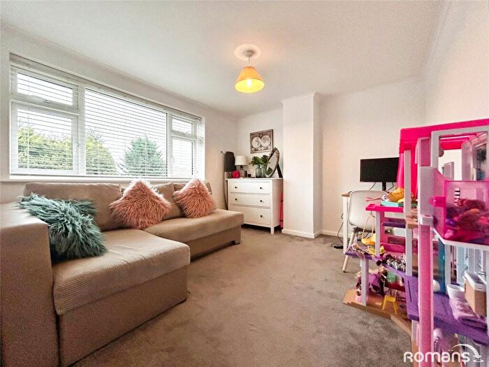 3 Bedroom End Of Terrace House For Sale In Beaulieu Gardens, Blackwater, Camberley, GU17
