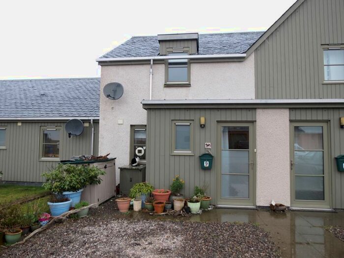 Houses for sale & to rent in IV4 7HW, Aird and Loch Ness Beauly
