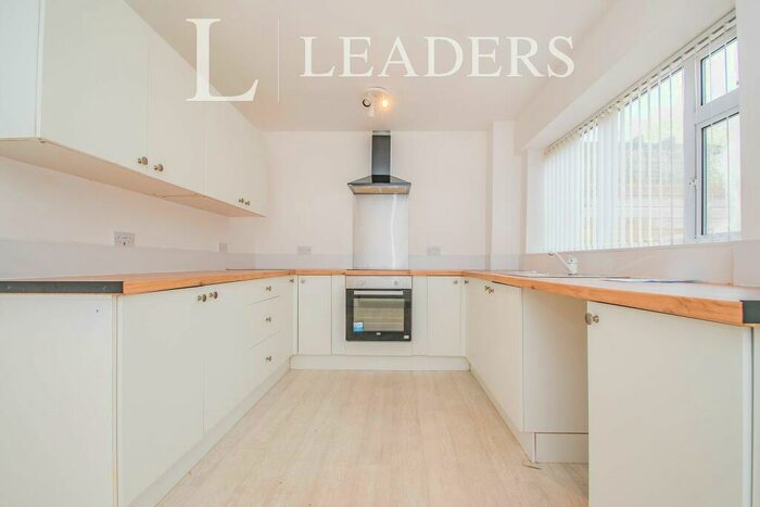 3 Bedroom Semi-Detached House To Rent In Medlock Way, Oldham, OL4