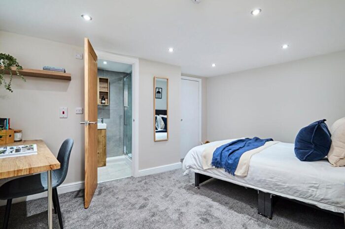 Terraced House To Rent In Beechwood Terrace, Leeds, West Yorkshire, LS4