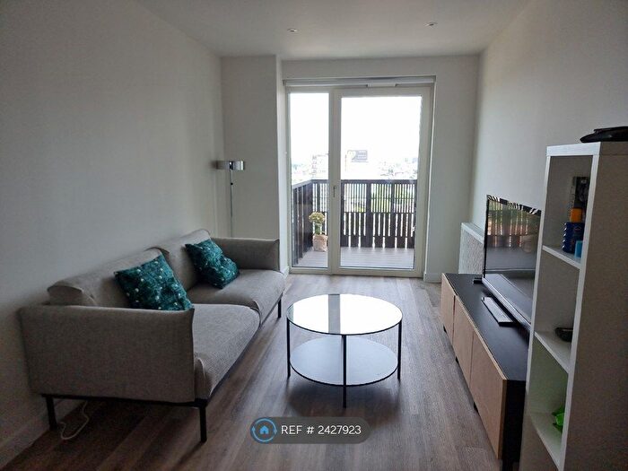 1 Bedroom Flat To Rent In Park Boulevard, London, W12