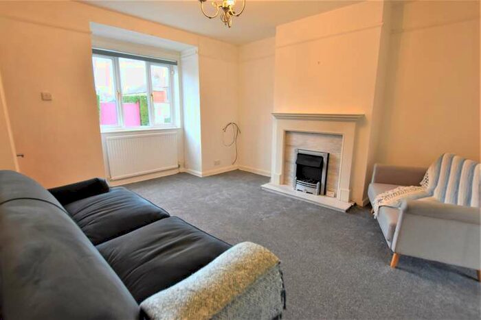 3 Bedroom Semi-Detached House To Rent In Rosedale Gardens Sheffield, S11