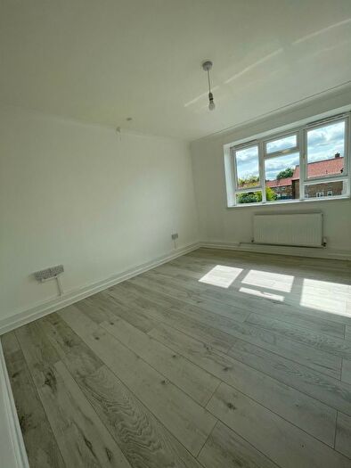 3 Bedroom Flat To Rent In London, N9