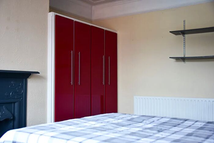 7 Bedroom Terraced House To Rent In Headingley Avenue, Leeds, West Yorkshire, LS6