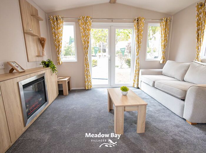 2 Bedroom Mobile/park Home For Sale In Crow Lane, Little Billing, Northampton, NN3