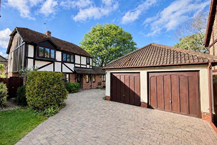 4 Bedroom Detached House For Sale In Shrublands Drive, Lightwater, GU18