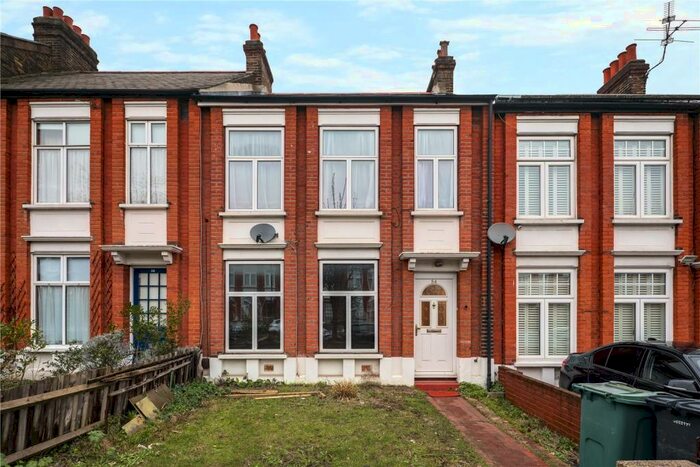 3 Bedroom House To Rent In Forest Drive East, Wanstead, London, E11