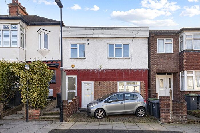 2 Bedroom Flat For Sale In The Avenue, London, N17